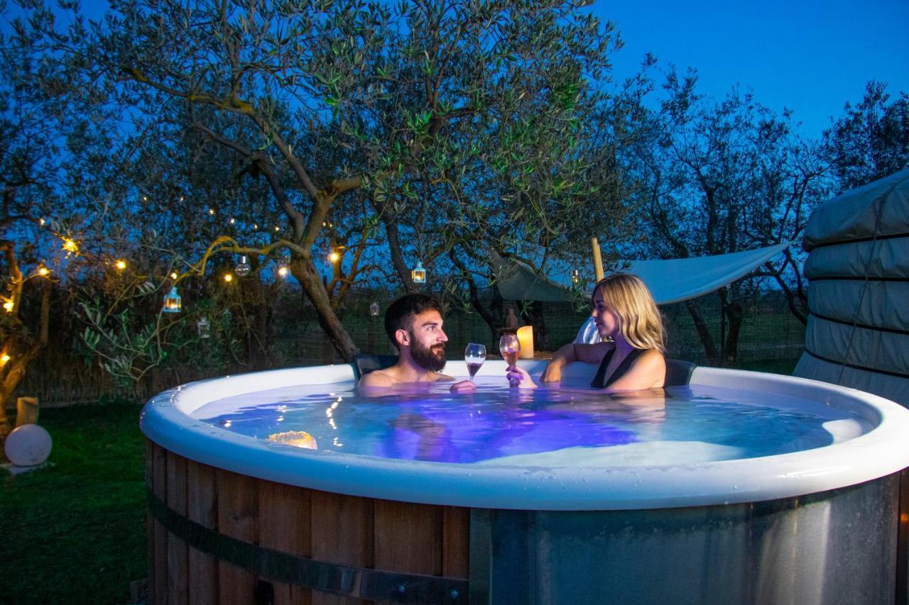 2 Cuori E 1 Yurta Glamping In Tuscany - Adults Only Asciano Exterior photo